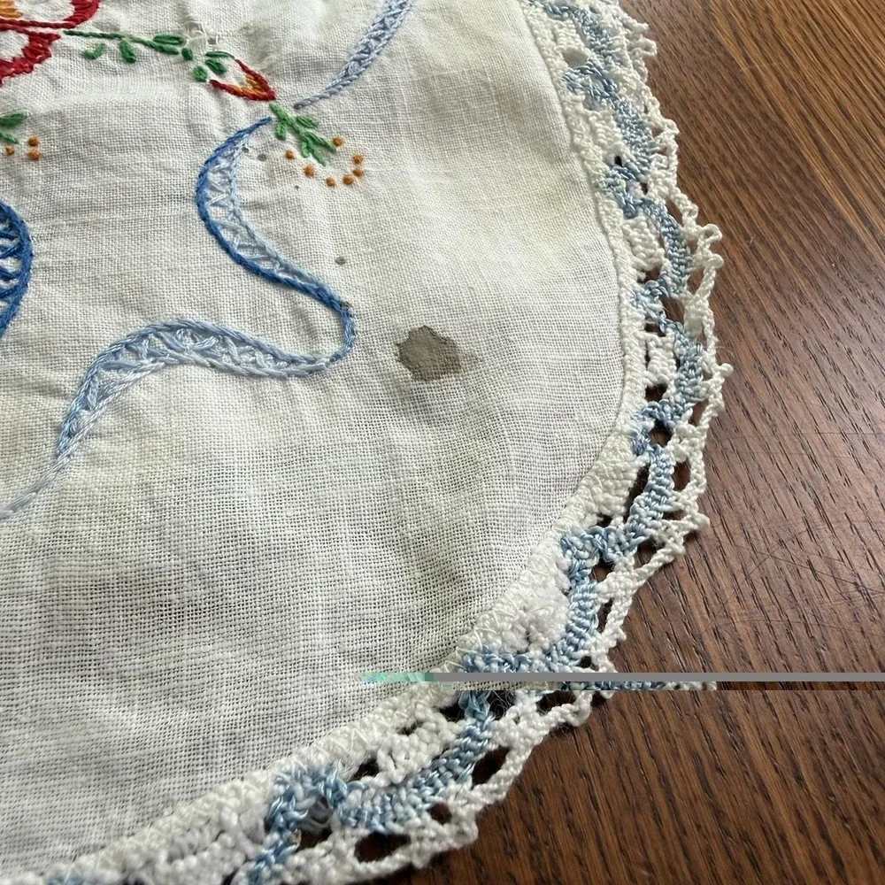 Vtg Hand-Embroidered Floral Linen Table Runner With Lace Tatted Edging 36